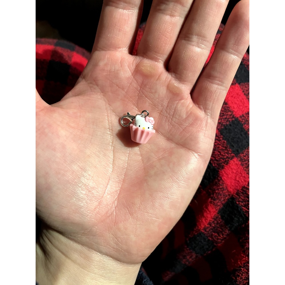 Sanio Hello Kitty Cupcake Micro Figure Zip Pull Charm